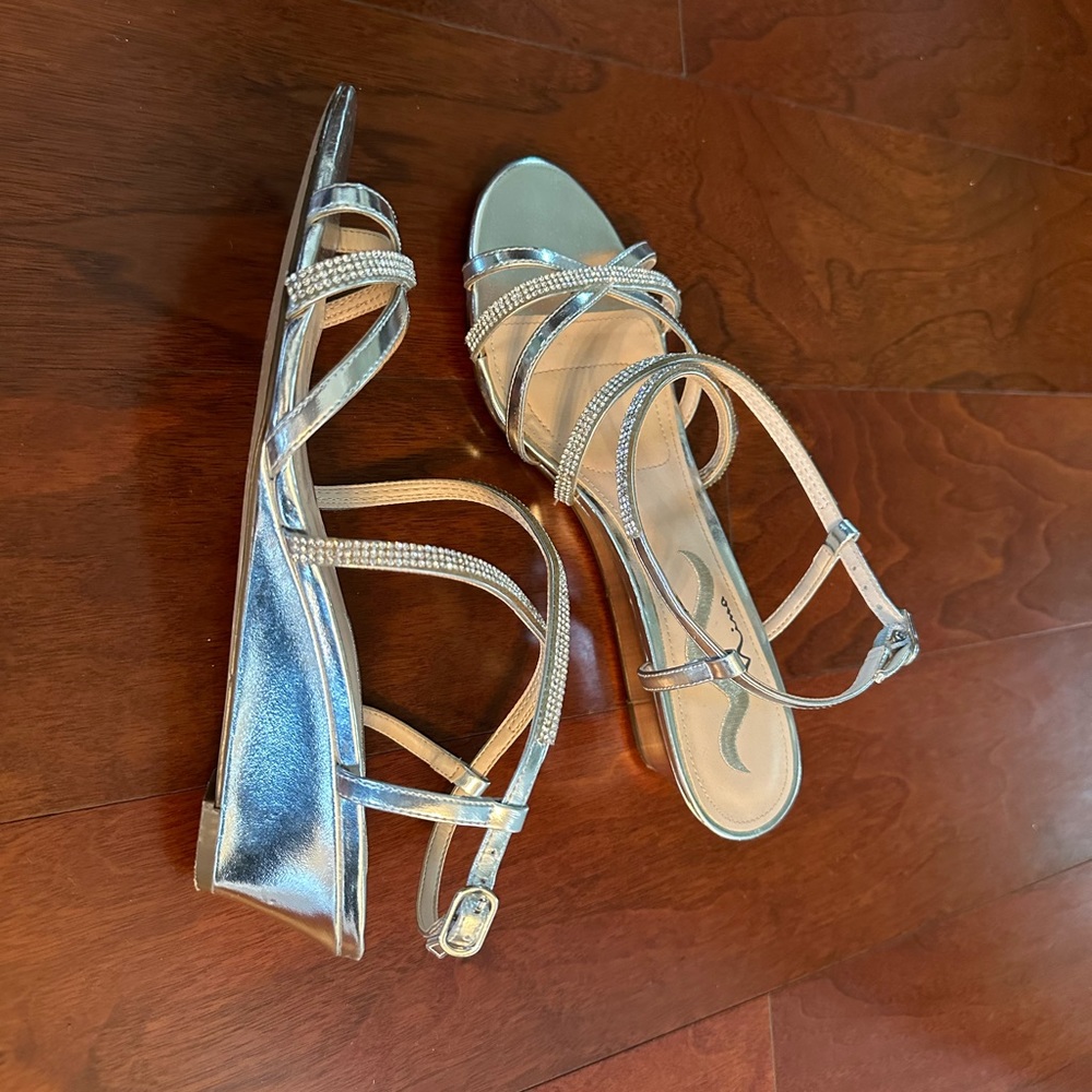 Nina Sandal